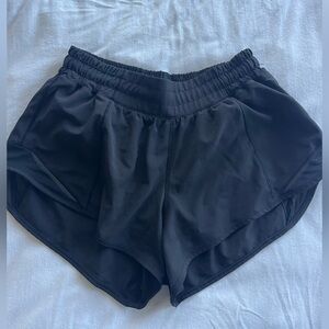 Lululemon hotty hot shorts 2.5”